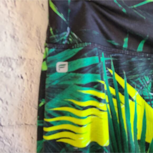 Fabletics Green Forest Floral Print Capri Workout Leggings Women's Small - Picture 8 of 12